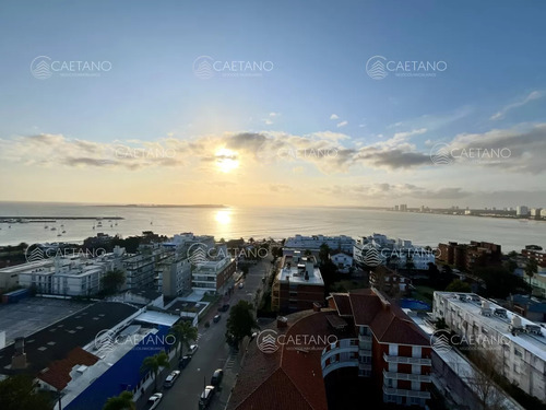 Venta Penthouse Tres Dormitorios. Península, Punta Del Este