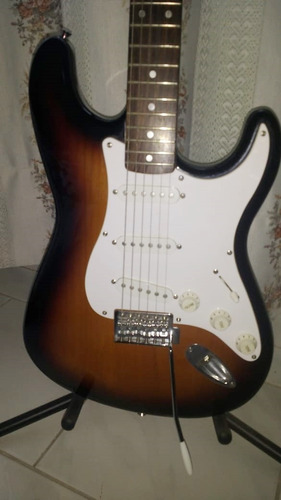 Guitarra Eléctrica Squier Stratocaster