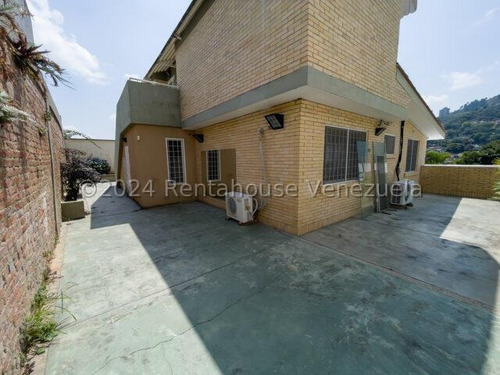 Bella Casa ,ubicada En Una Zona Prestigiosa De Prados Del Este ,en Venta 25-2074 - Imagen 2