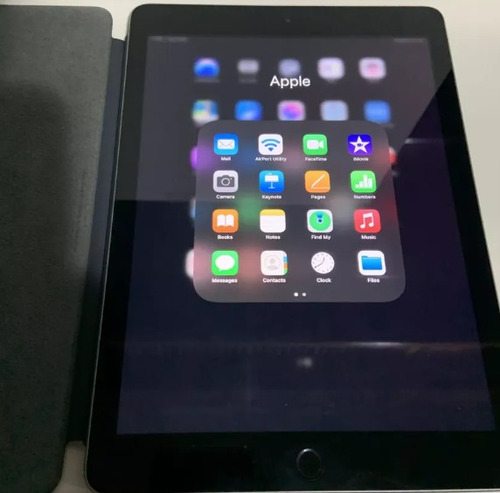 iPad  Apple 5th Geração 2017 A1822 9.7  32gb Space Gray