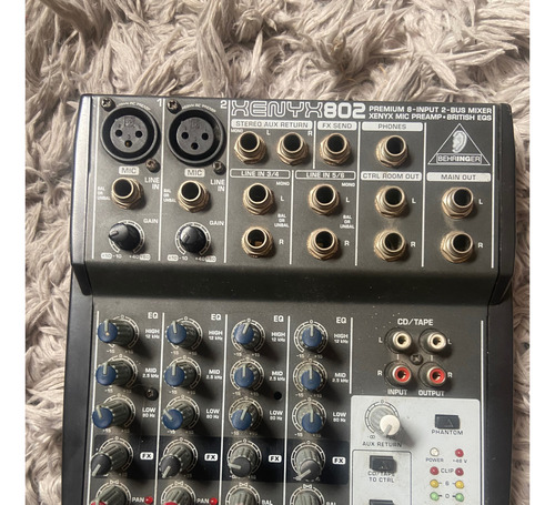 Mesa De Som Behringer 802 Xenyx 120v