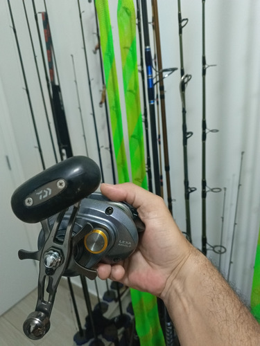 Carretilha Daiwa Lexa 400 Hsl-p Esquerda 7.1:1 Drag 11.3 Kg 