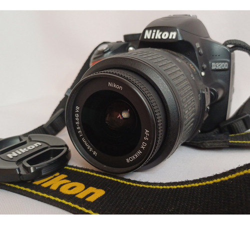  Nikon D3200 + Lente 18-55mm + Tripode + Flash Nissin + Acc