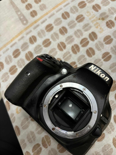 Nikon D5200 Solo Body Y Batería
