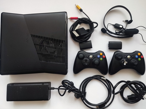Xbox 360 Slim 250gb Matte Black En Caja + 1 Juego + 2control