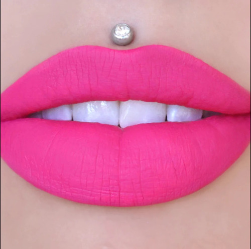 Velour Lipstick Jeffree Star Cosmetics Alta Pigmentacion