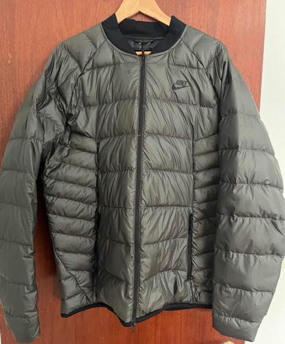 Vendo Campera Nike De Pluma Talle L Color Gris