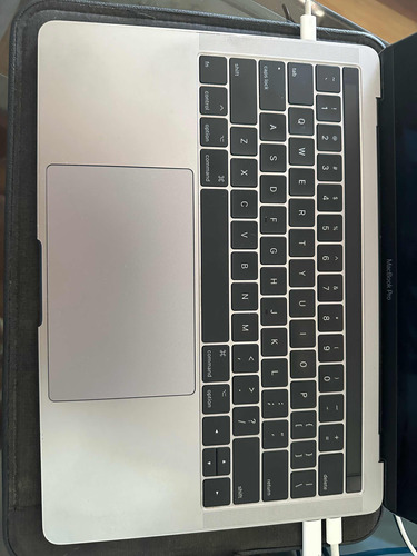 Macbook Pro (13-inch, 2017. Four Thunderbolt 3 Ports)