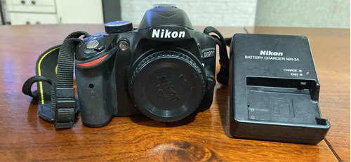 Vendo Cuerpo De Cámara Nikon 3200 14 Mil Disparos