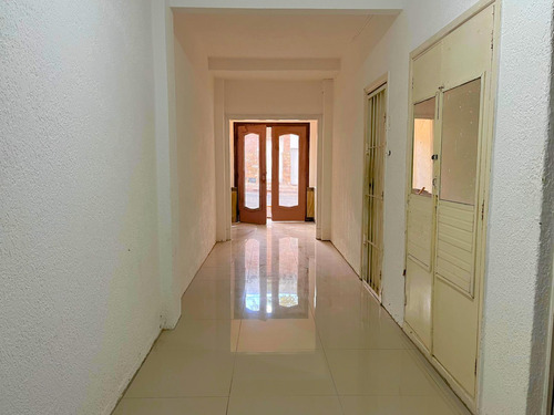 Venta Apartamento Pb Dos Dormitorios Y Patio. Parque Rodó - Imagen 2