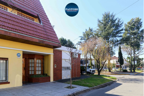 ***reservado*** Venta De Casa -chalet 5 Amb