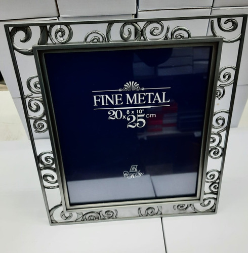 Porta Retrato Metal Tipo Peltre Opaco Silverplated 20x25 Cm 