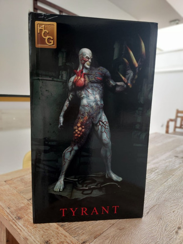 Estatua Resident Evil Tyrante - Escala Única