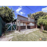 Casa En Venta -  2 Dormitorios 1 Baño - Cocheras - 300mts2 - Villa Elvira, La Plata