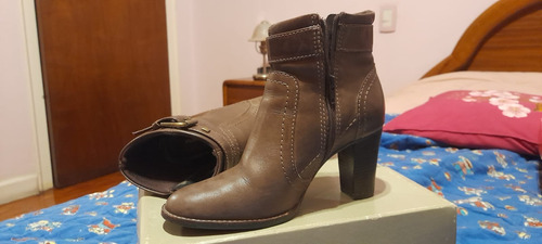 Lote 2 Pares De Botas.