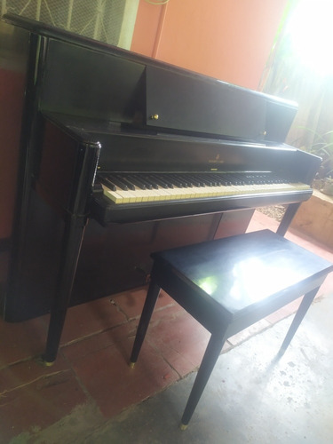 Piano Steinway 