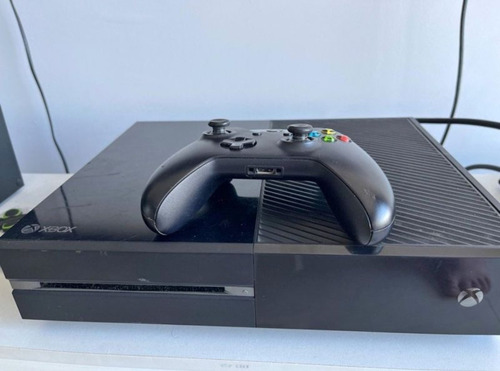 Microsoft Xbox One 500gb + Joystick