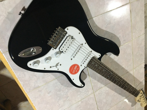 Guitarra Eléctrica Squier Bullet Stratocaster De Fender