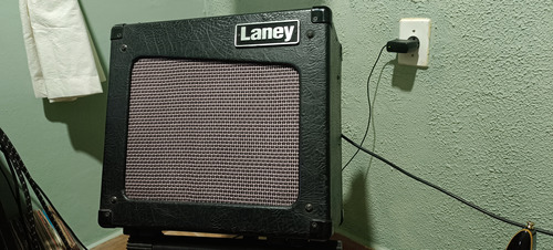 Amplificador Laney Cub Series Cub12r Valvula 15w Cor Preto 