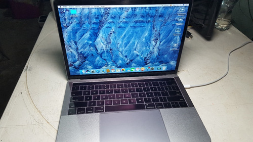 Macbook Pro A1706, 8gb Ram, Core I5, Intel Iris Graphics 550