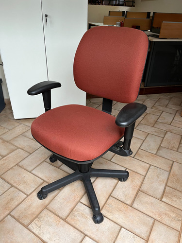 Cadeira De Escritório Giratória - Alberflex (usado)