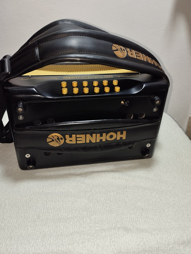 Acordeon Hohner Rey Vallenato. Dorado Con Negro. 5 Letras