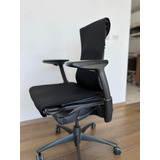 Silla Ejecutiva Herman Miller Mirra 1