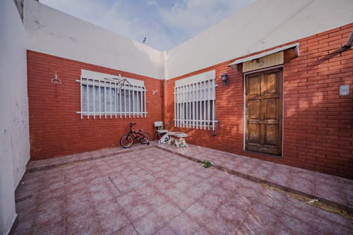 Venta. Casa De 3 Ambientes. Con Patio Y Parrilla. En San Martin. Reservada - Imagen 3
