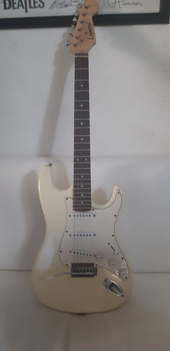 Guitarra Eléctrica Leonard Stratocaster Semi Fender Alquiler