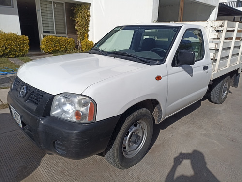 Nissan Np300 2014 2.4 Estacas Dh Mt