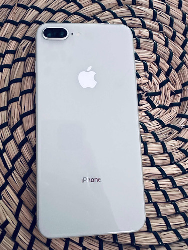 iPhone 8 Plus, 64gb, Batería 75%. Impecable