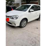 Chocado Poco Toyota Etios 2017 Xls 5 Puertas Funciona M/t 