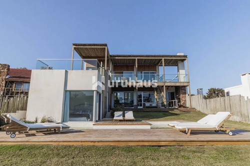 Casa En Venta - Punta Ballena - Primera Linea