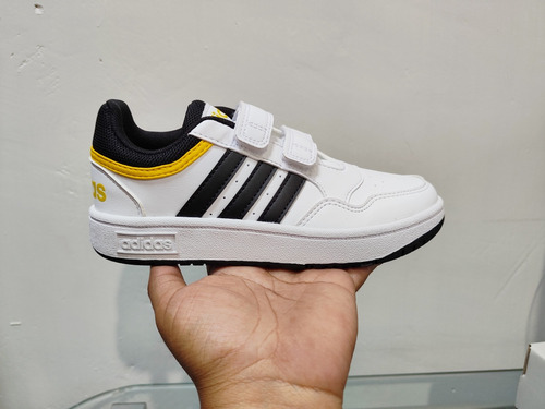 Tenis Para Niño Blanco Con Amarillo adidas Hoops Cf #20 Cm