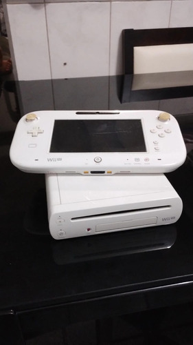 Nintendo Wii U Basic Bundle 8 Gb Preto - Console De Videogames De Mesa Com Controle Sem Fio E Tela Tátil.