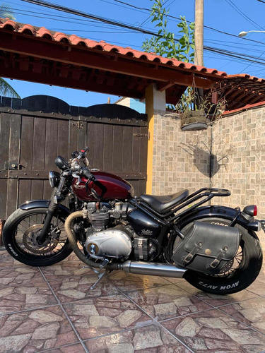 TRIUMPH BONNEVILLE BOBBER