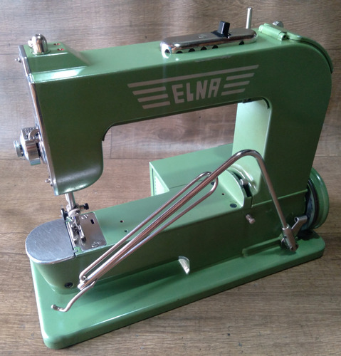 Máquina De Costura Elna Suíça Divina Original Completa 110 V