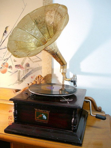Gramofone Antigo A Corda + Discos Funcionando Perfeitamente