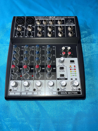 Behringer Xenyx 802 Consola