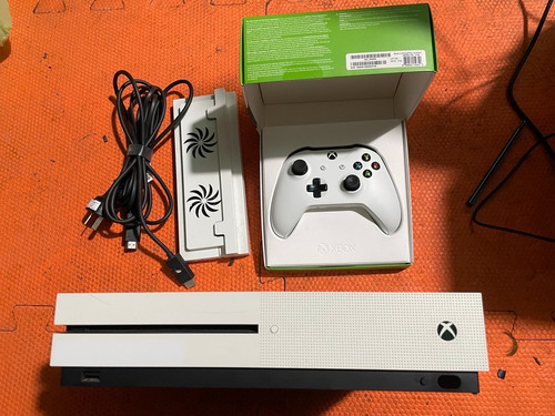 Microsoft Xbox One S 1tb Madden Nfl 17  Color Blanco