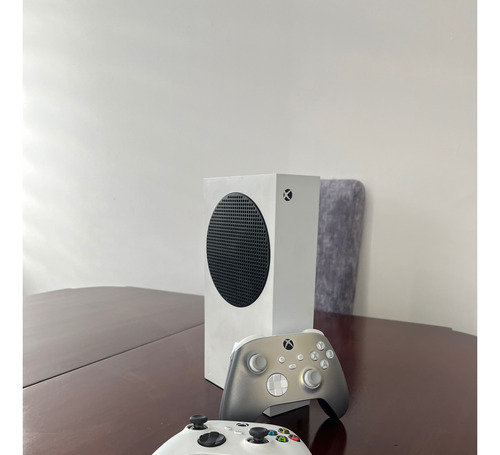 Consola Xbox Series S 512gb Color Blanco Dos Controles