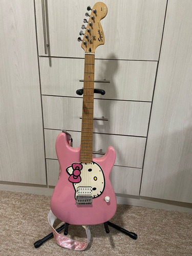 Squire Hello Kitty Stratocaster