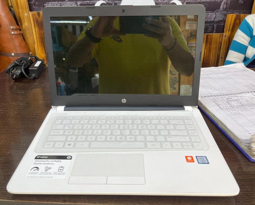 Laptop Hp Blanco De 14 Pulgadas 