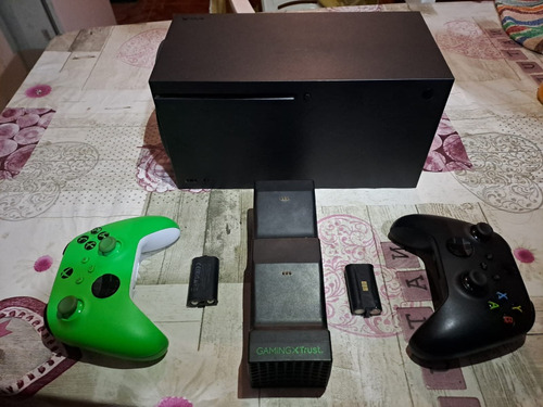 Xbox Series X +2 Joystick (con Baterías Recargables)