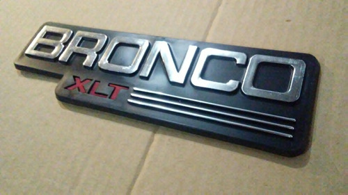 Emblema Ford Bronco Xlt Guardabarro Base Plastica Foto 2