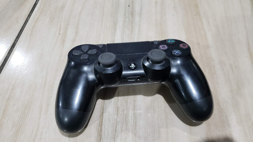 Controle Original Do Ps  4 Preto Com Detalhe No Analogico.