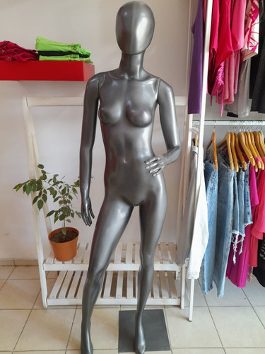 Maniquí Mujer Fibra De Vidrio, Color Peltre, Faceteados