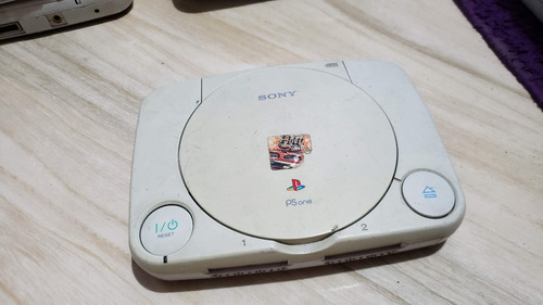 Playstation 1 Psone Só O Aparelho Sem Nada. Testei 3 Jogos E Pegaram 2, Ó Leitor Nao Ta Muito Bom. 701. A74