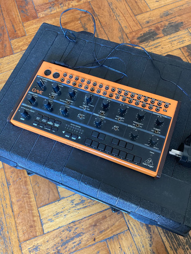  Behringer Crave Análogo