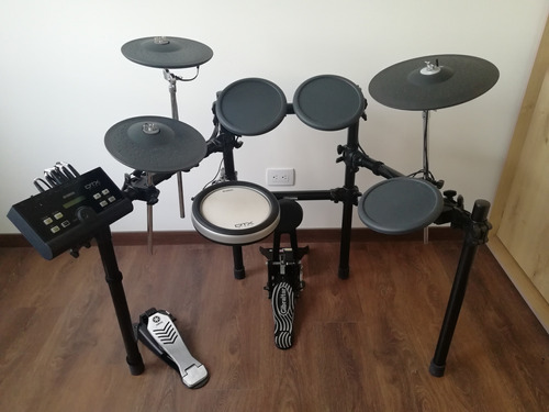 Batería Electrónica Yamaha Dtx520 + Pedal De Bombo Gibraltar